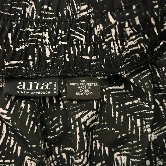 Women’s ANA Black And White Shorts Size 2XL - Picture 2 of 3